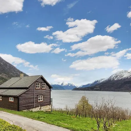 Holiday home Beautiful In Vallavik With Kitchen Djonno