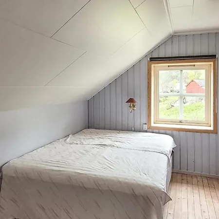 Beautiful In Vallavik With Kitchen