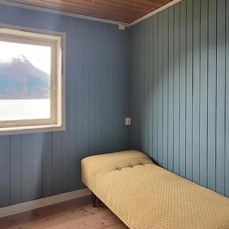 Holiday home Beautiful In Vallavik With Kitchen