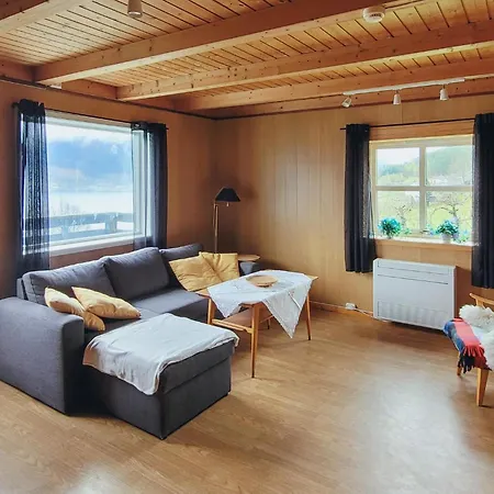 Beautiful In Vallavik With Kitchen Djonno