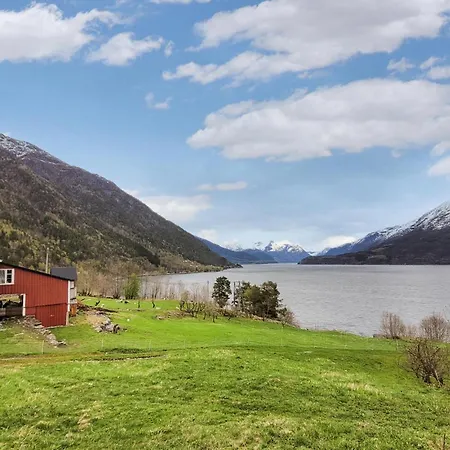 Feriehus Beautiful In Vallavik With Kitchen