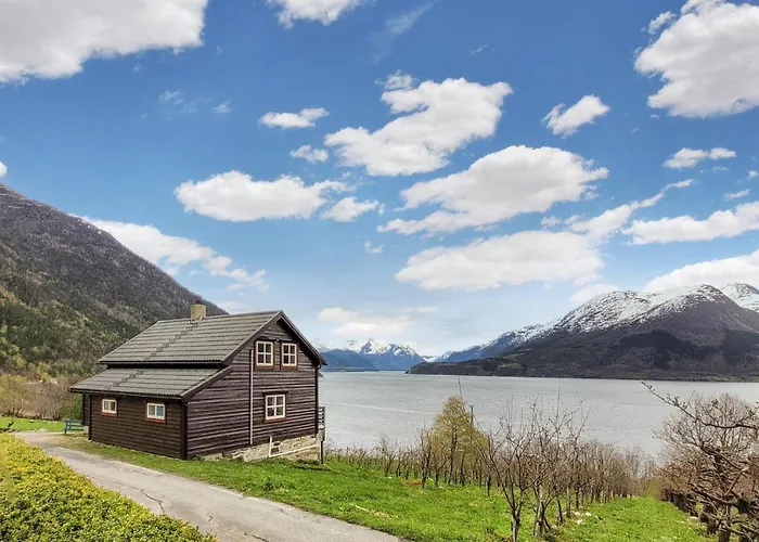 Feriehus Beautiful In Vallavik With Kitchen Djonno