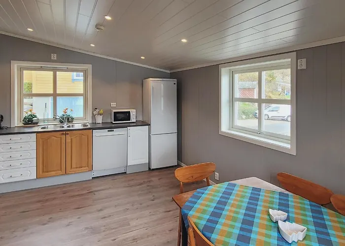 Feriehus Beautiful In Vallavik With Kitchen *